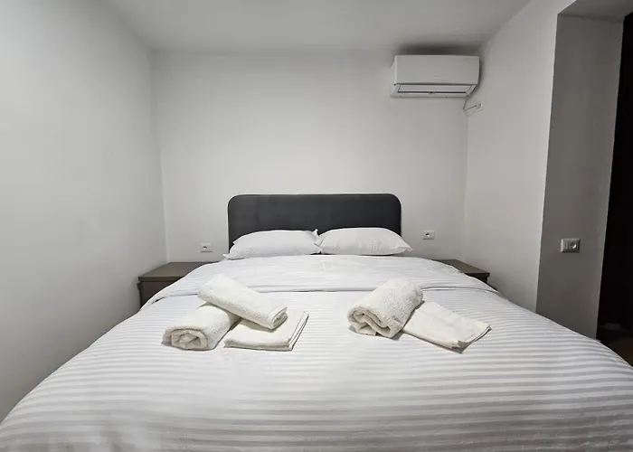 Elois Luxury アパート ティラナ