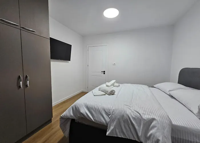 Elois Luxury * ティラナ